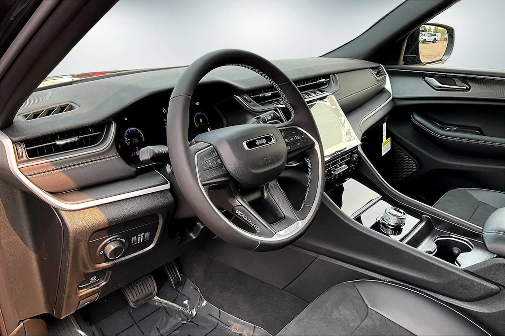 New 2025 Jeep Grand Cherokee L ALTITUDE X 4X4 Sport Utility