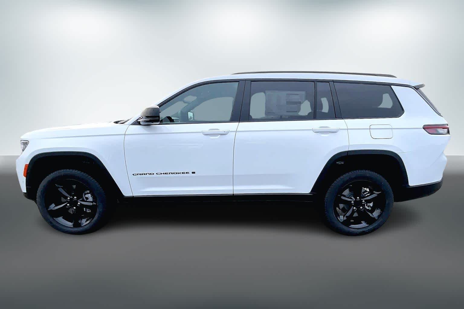 Thumbnail: 2025 Jeep Grand Cherokee - 3