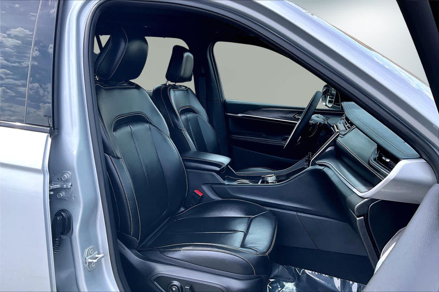 Thumbnail: 2024 Jeep Grand Cherokee L - 13