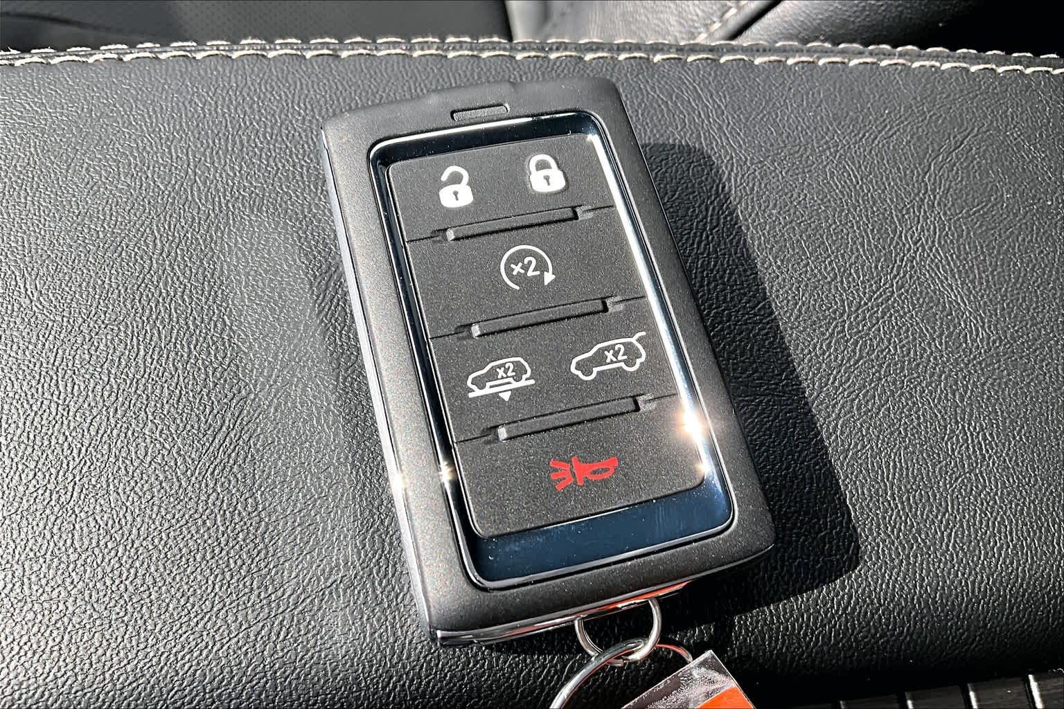 Thumbnail: 2026 Jeep Grand Wagoneer - 19