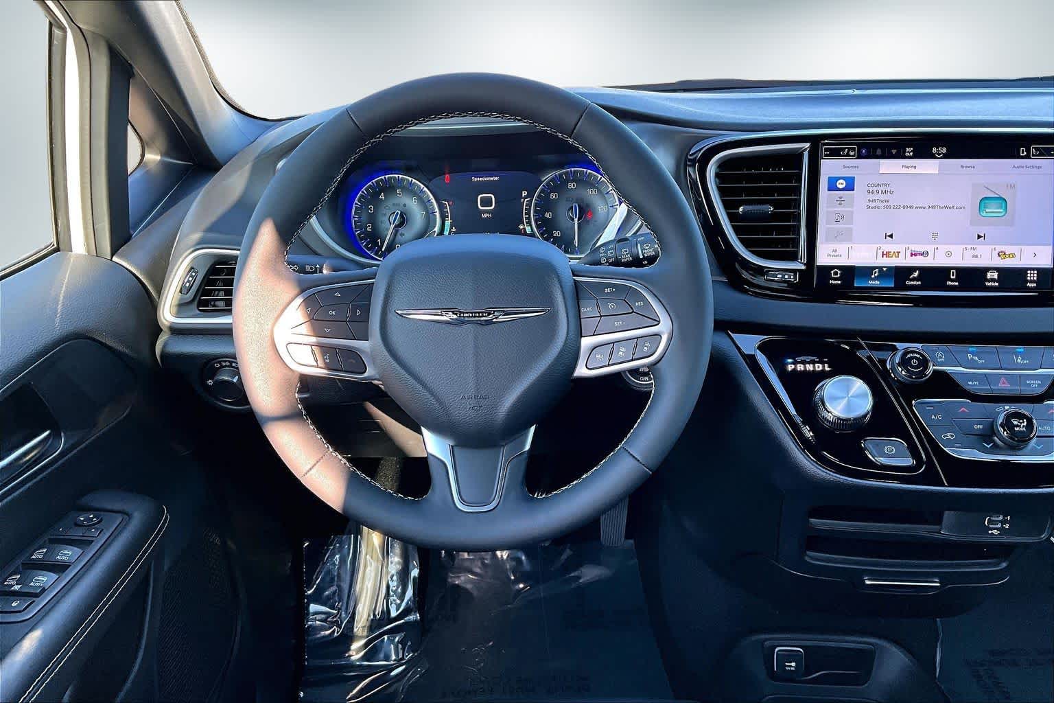 Thumbnail: 2026 Chrysler Voyager - 15