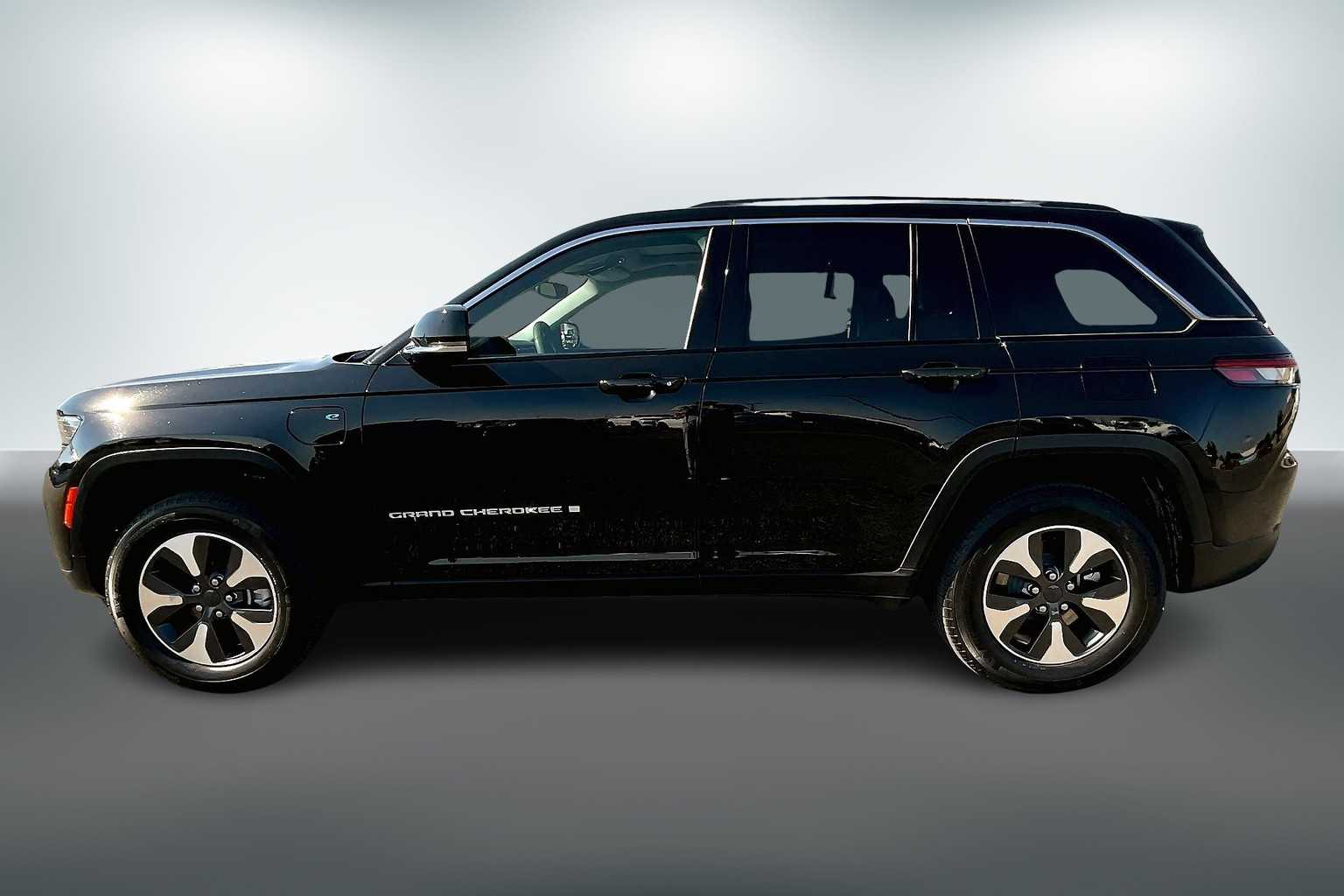 Thumbnail: 2023 Jeep Grand Cherokee - 3