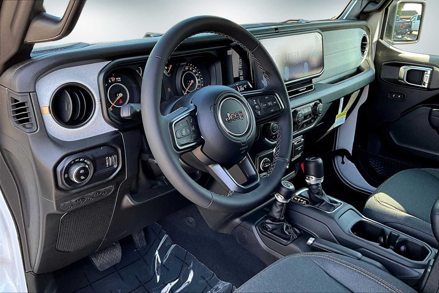 Thumbnail: 2025 Jeep Gladiator - 2