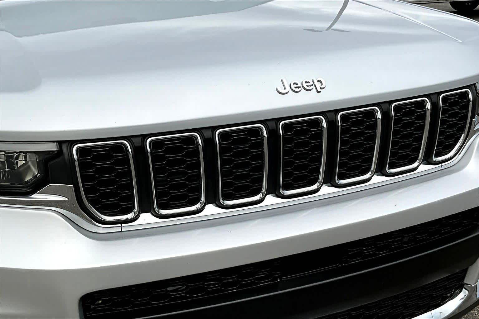 Thumbnail: 2023 Jeep Grand Cherokee - 35