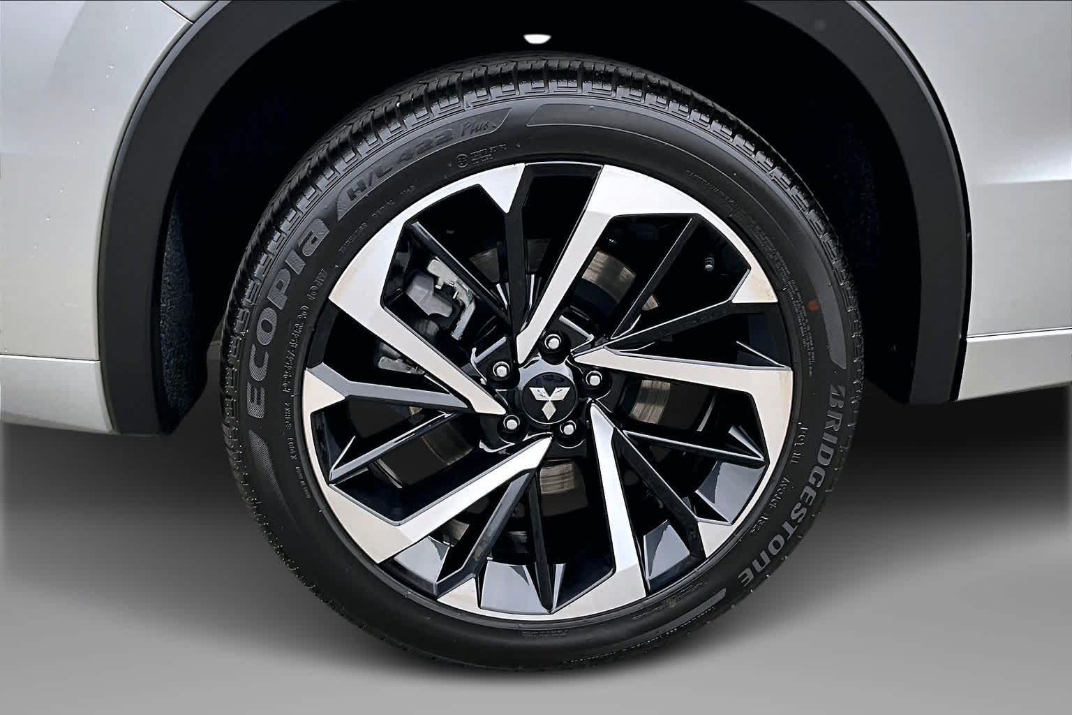 Thumbnail: 2024 Mitsubishi Outlander - 37