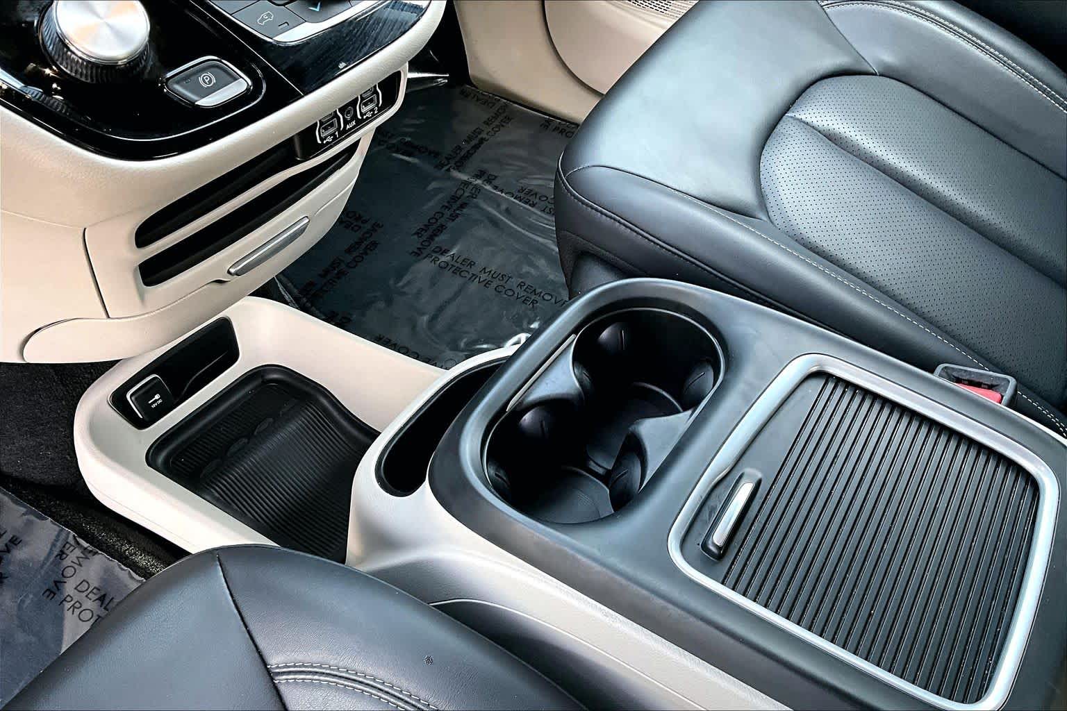 Thumbnail: 2023 Chrysler Pacifica - 16