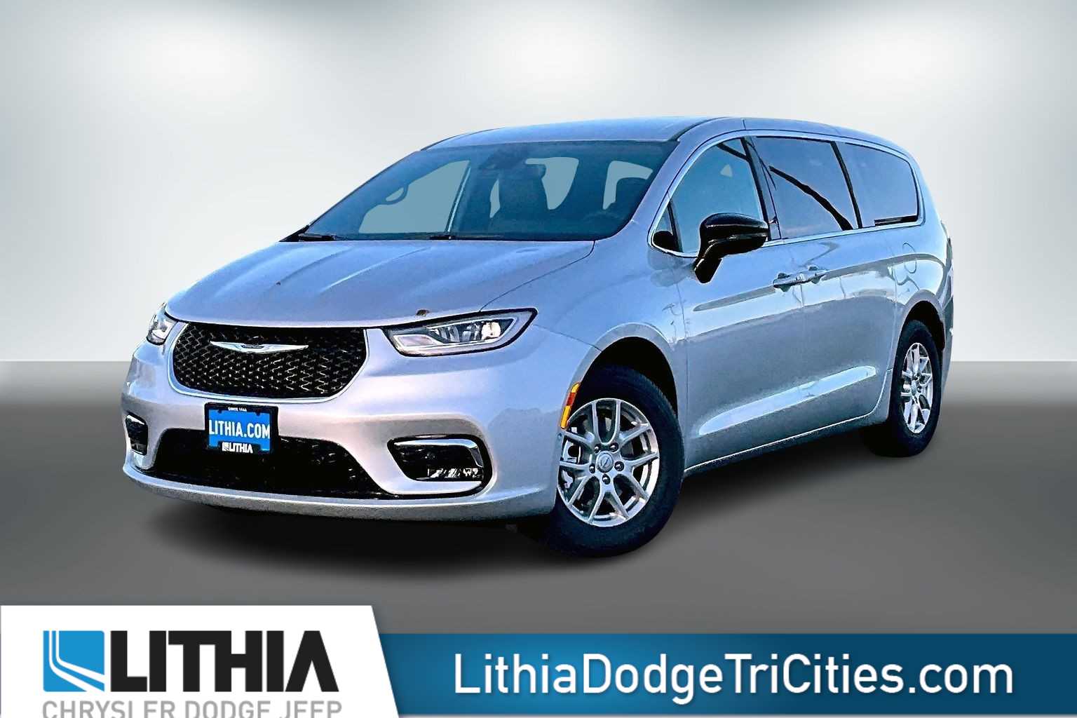 2026 Chrysler Pacifica Select's photo