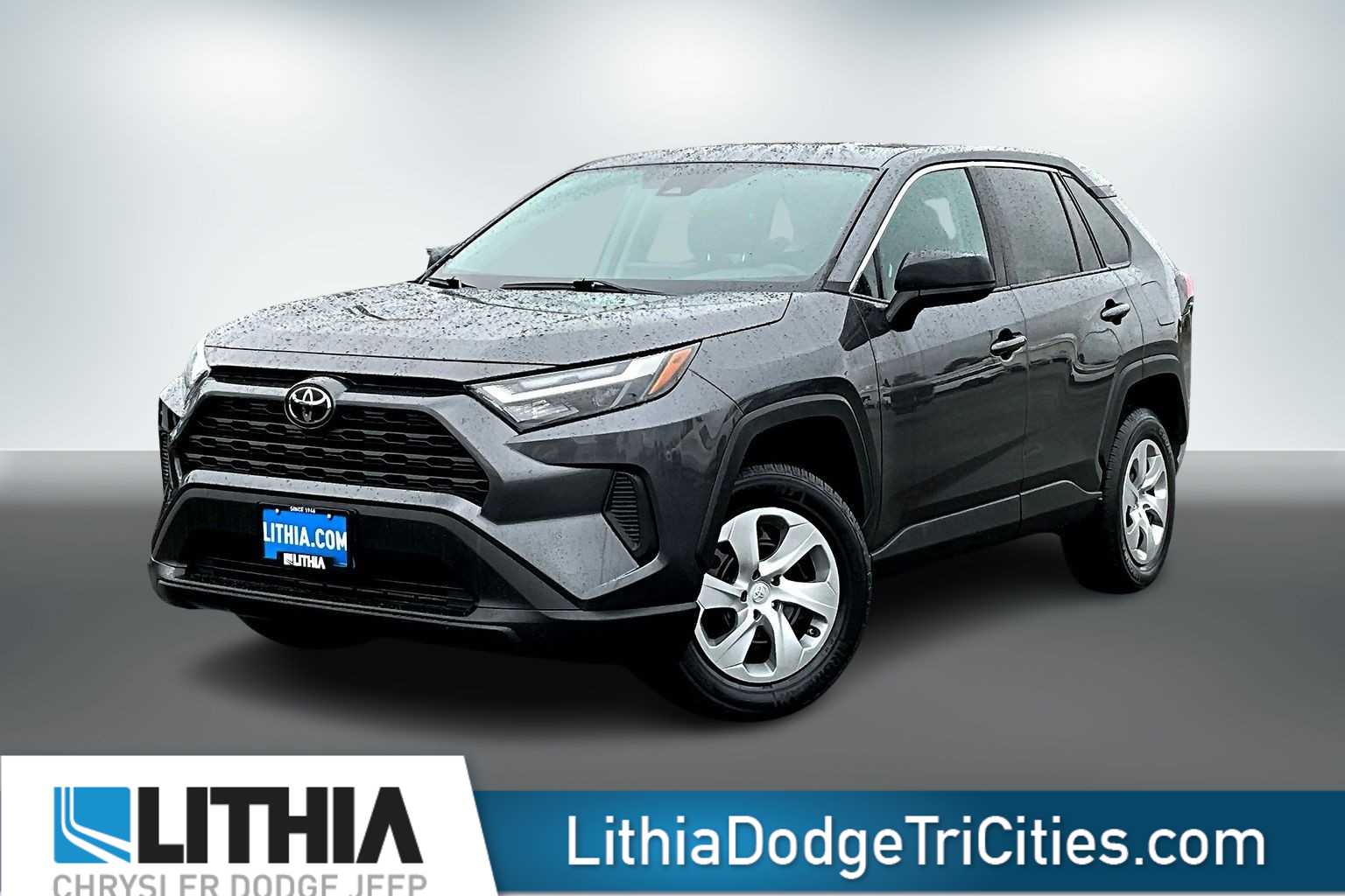 2023 Toyota RAV4 LE's photo