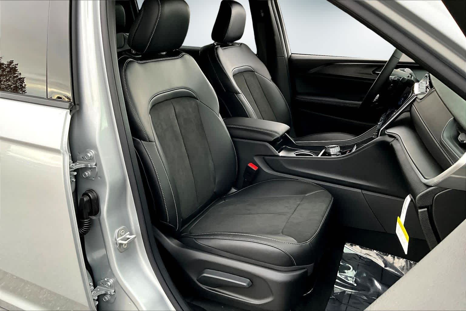 Thumbnail: 2025 Jeep Grand Cherokee - 14