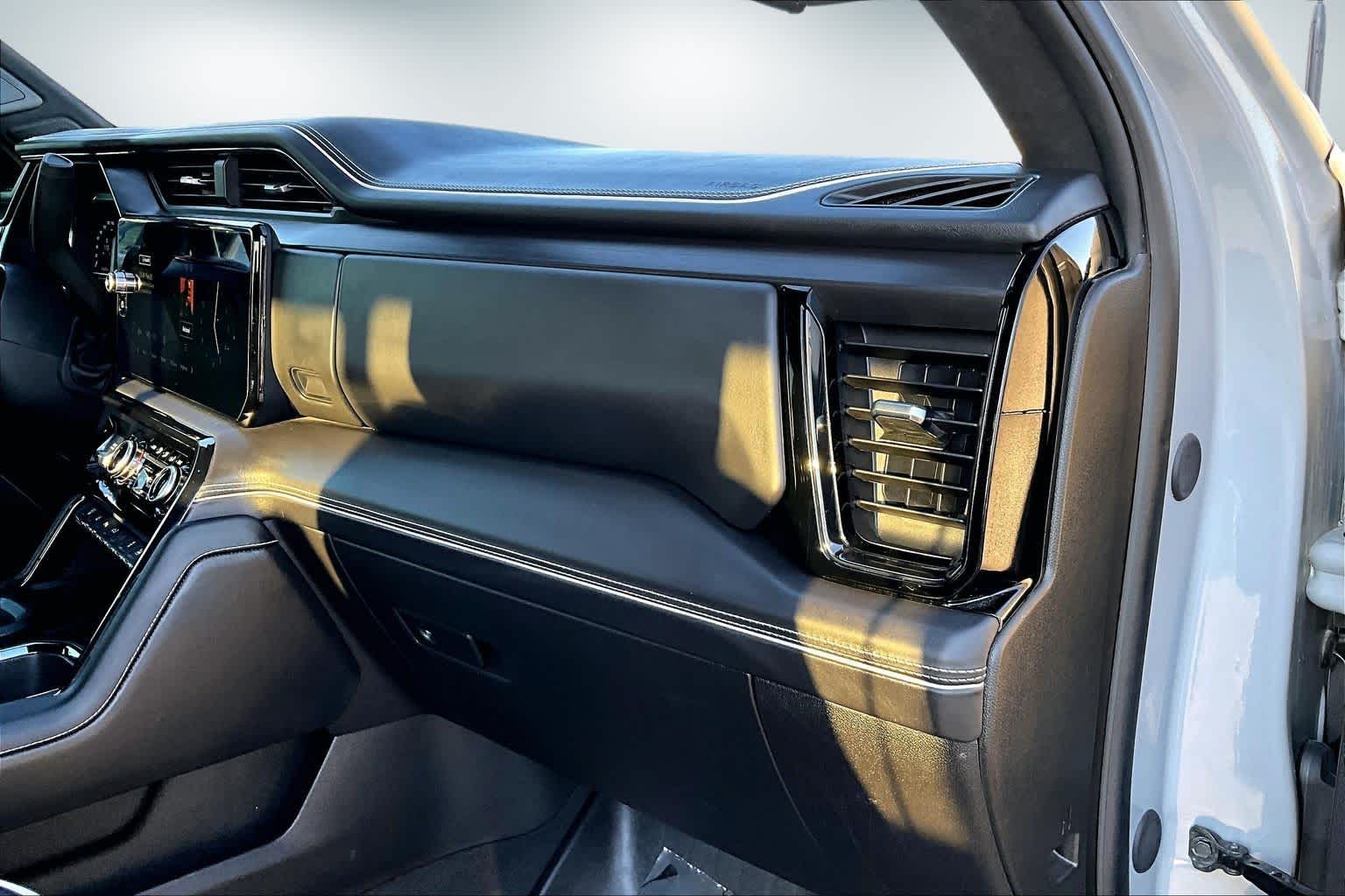 Thumbnail: 2024 GMC Sierra 2500 - 23