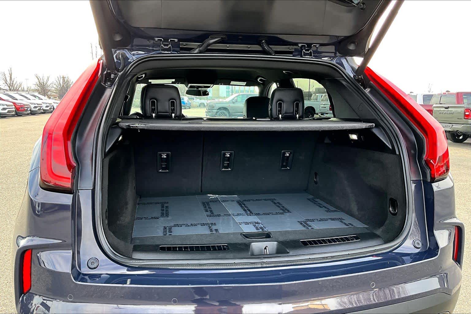 Thumbnail: 2024 Cadillac XT4 - 17