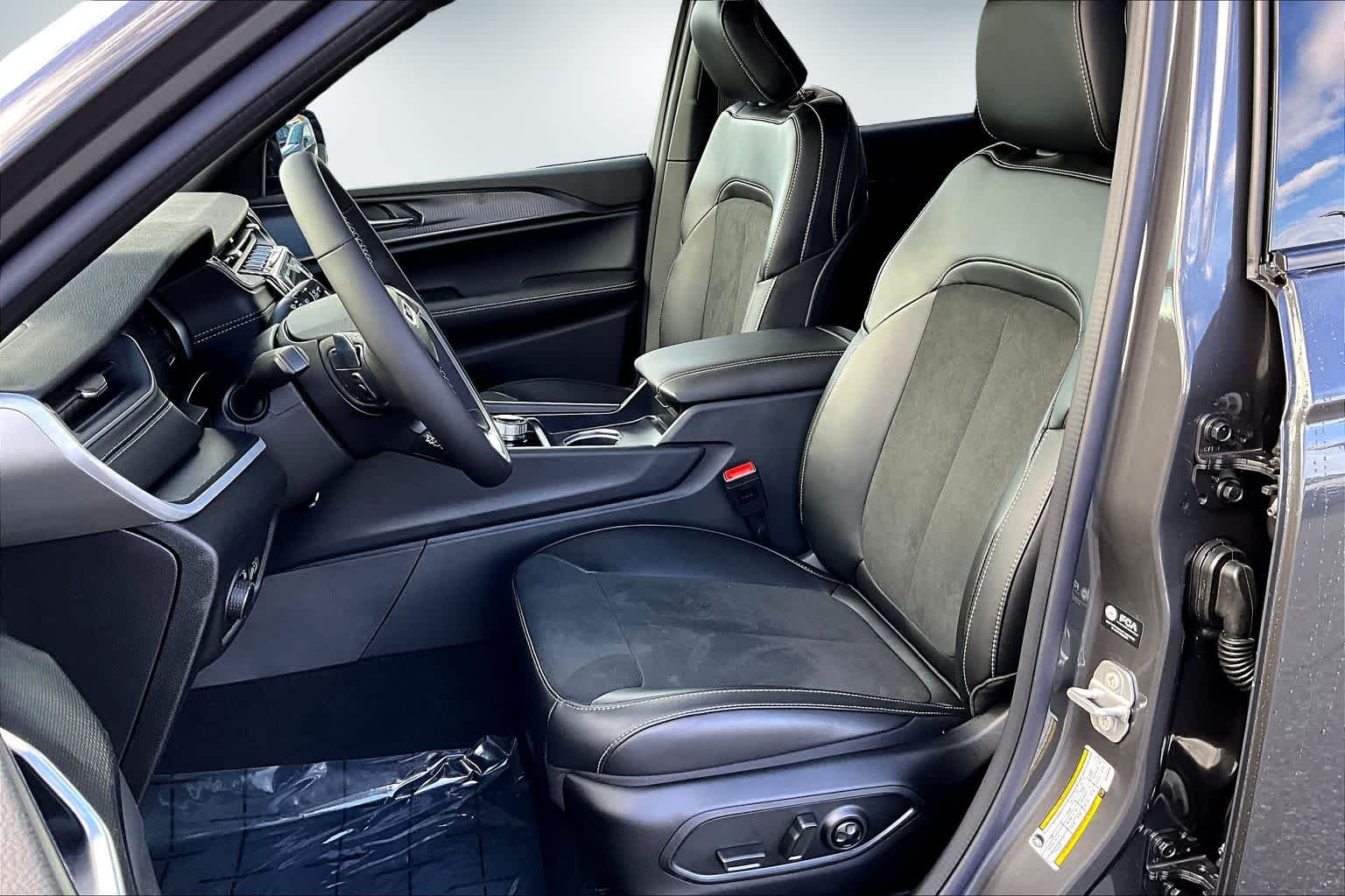 Thumbnail: 2025 Jeep Grand Cherokee - 11