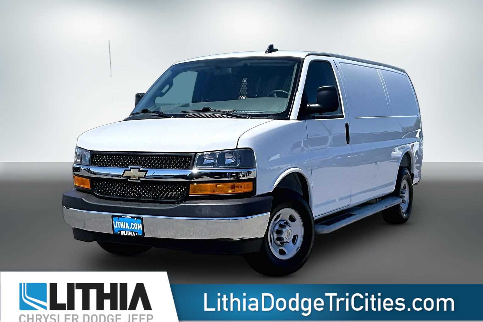2025 Chevrolet Express 2500 Work Van HD's photo