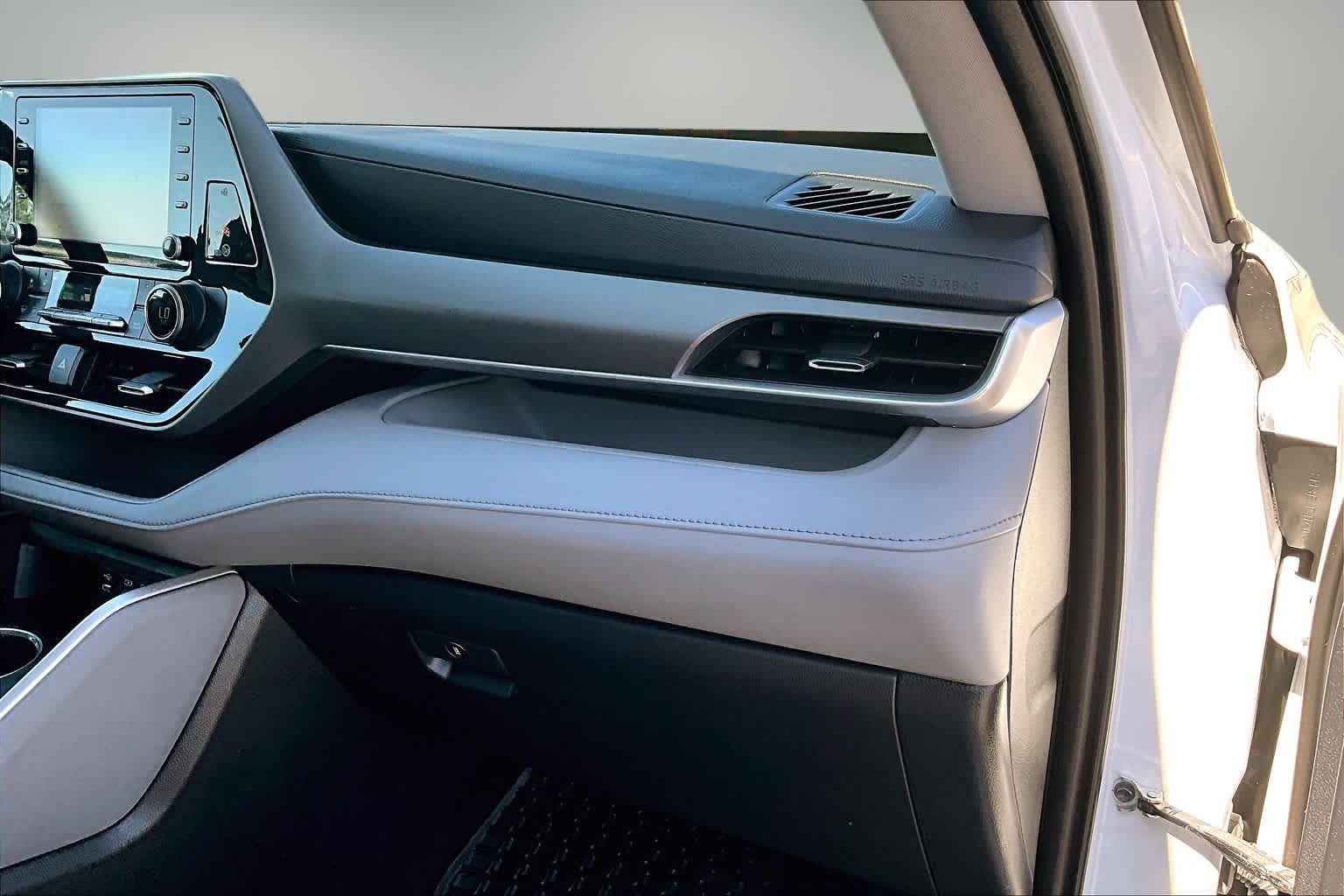 Thumbnail: 2022 Toyota Highlander - 23