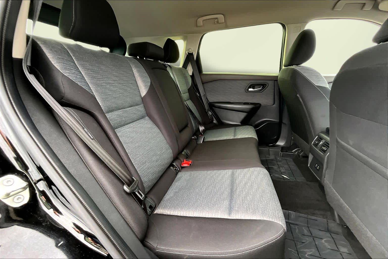 Thumbnail: 2023 Nissan Rogue - 31