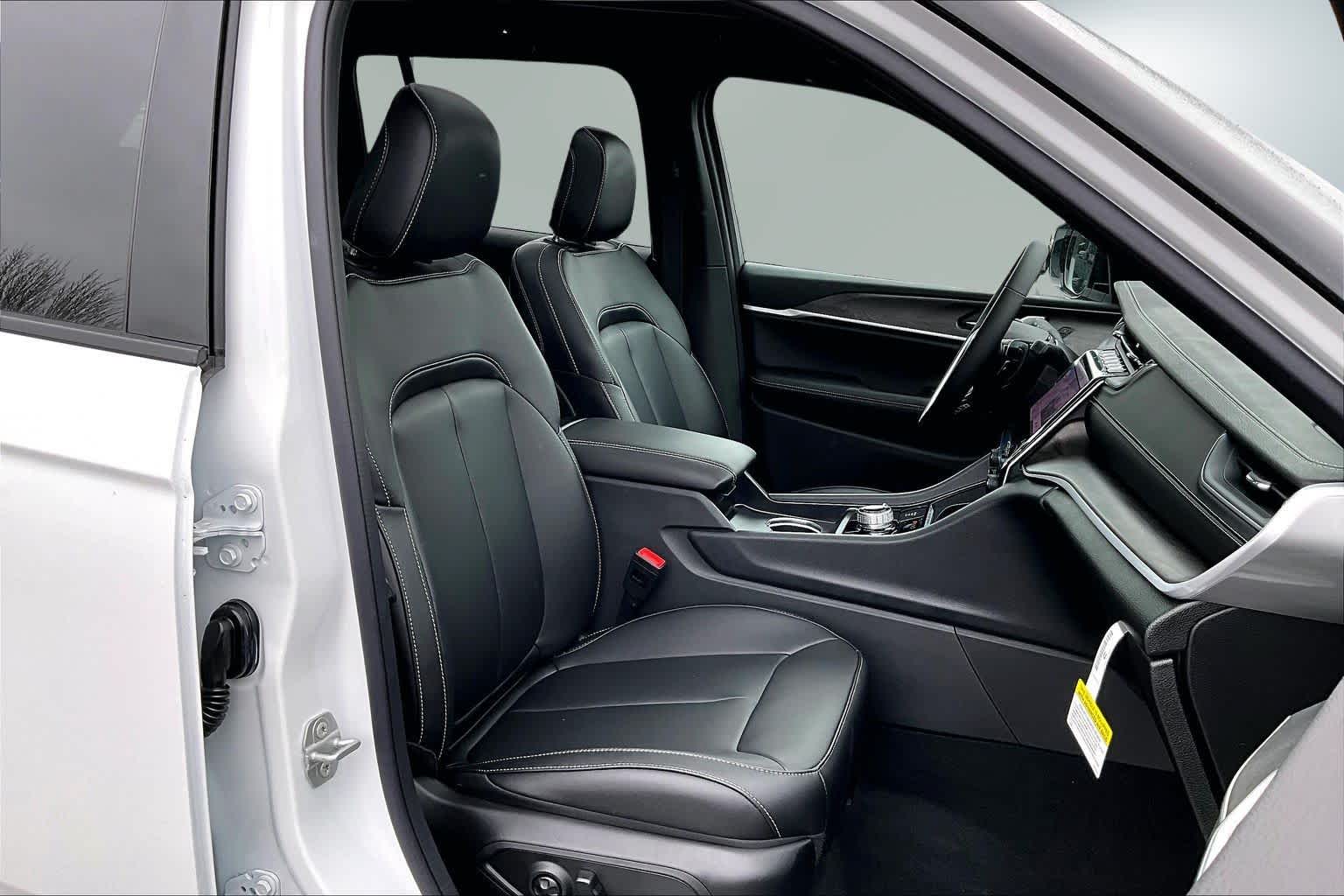 Thumbnail: 2025 Jeep Grand Cherokee - 13