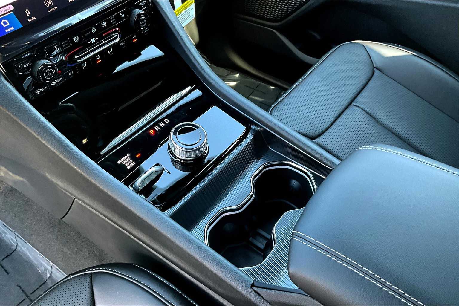 Thumbnail: 2025 Jeep Grand Cherokee - 17