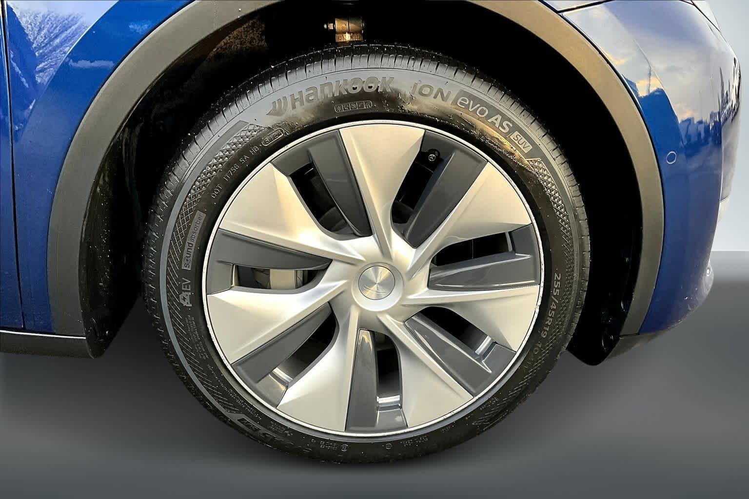 Thumbnail: 2021 Tesla Model Y - 31