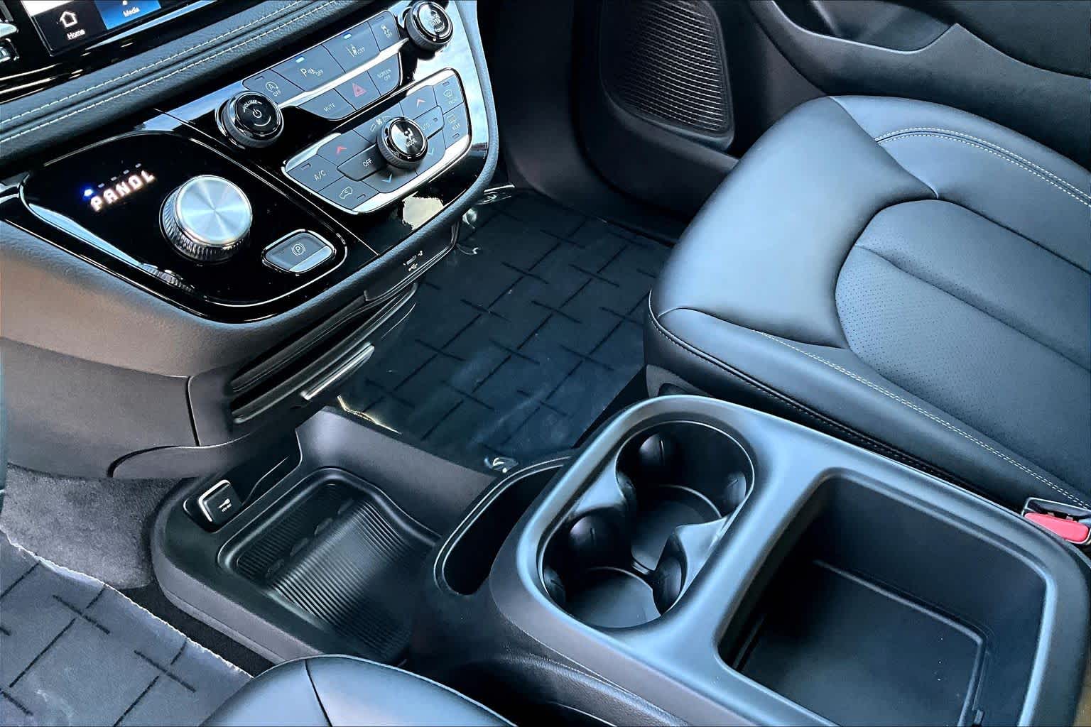 Thumbnail: 2026 Chrysler Pacifica - 17