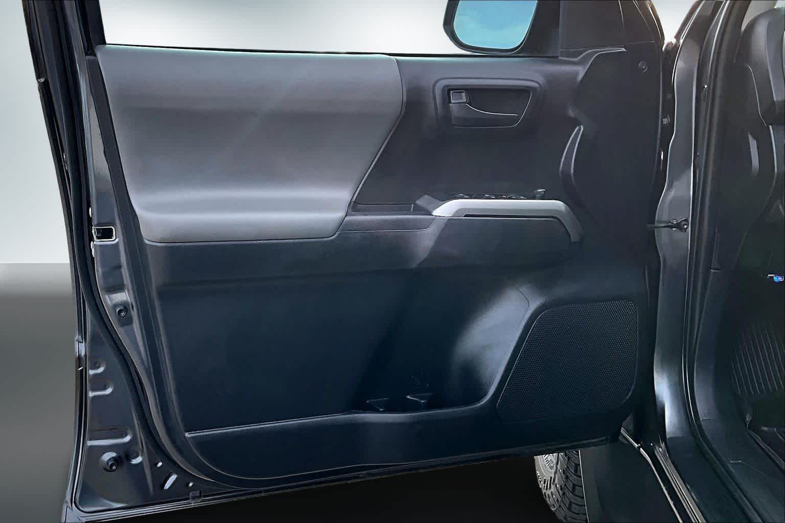 Thumbnail: 2021 Toyota Tacoma - 27