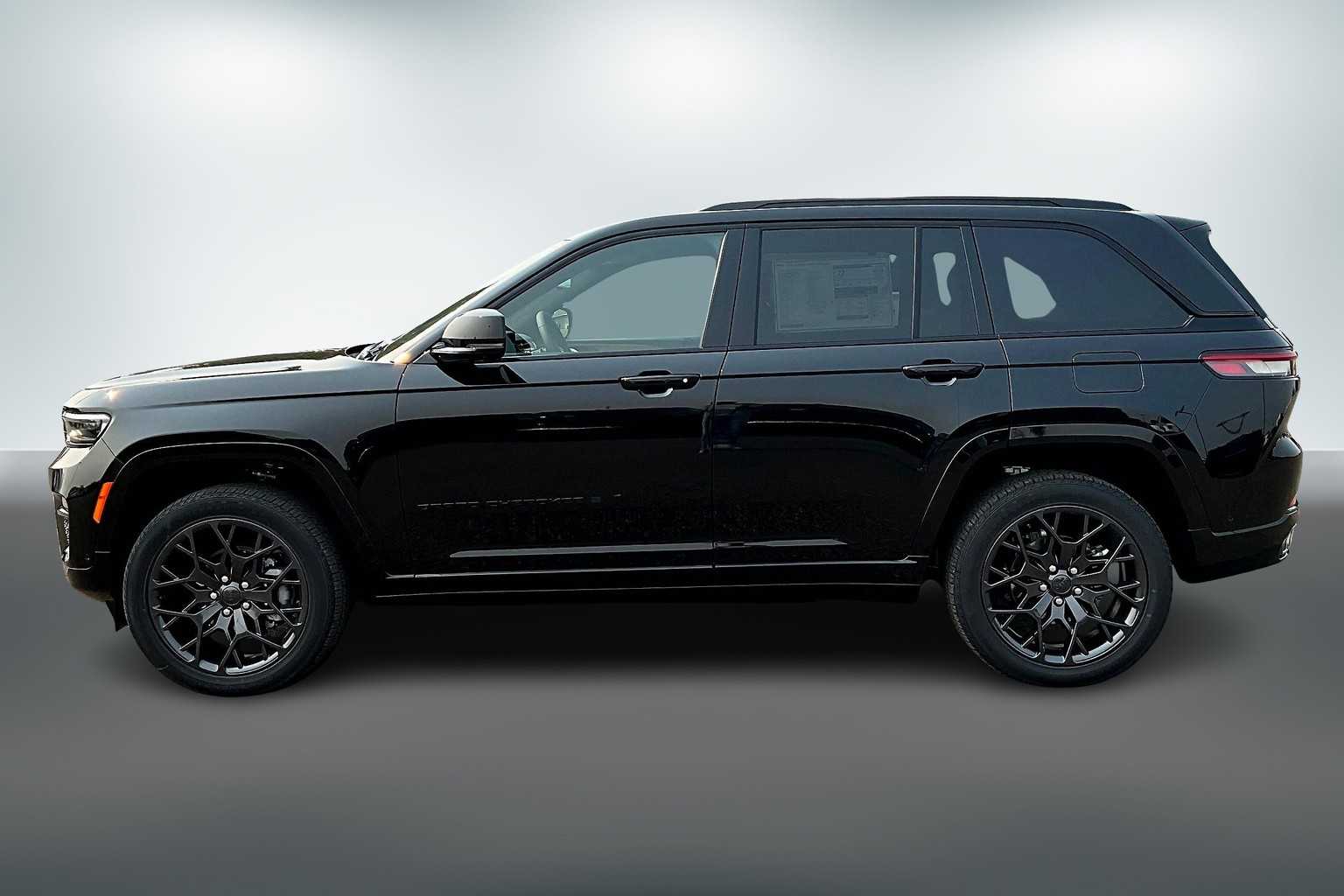 Thumbnail: 2025 Jeep Grand Cherokee - 3