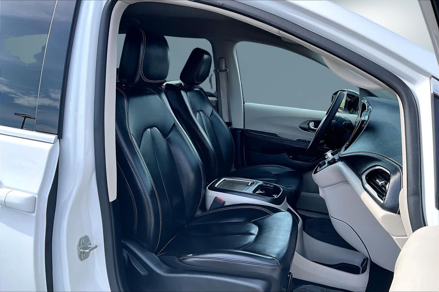 Thumbnail: 2024 Chrysler Pacifica - 13