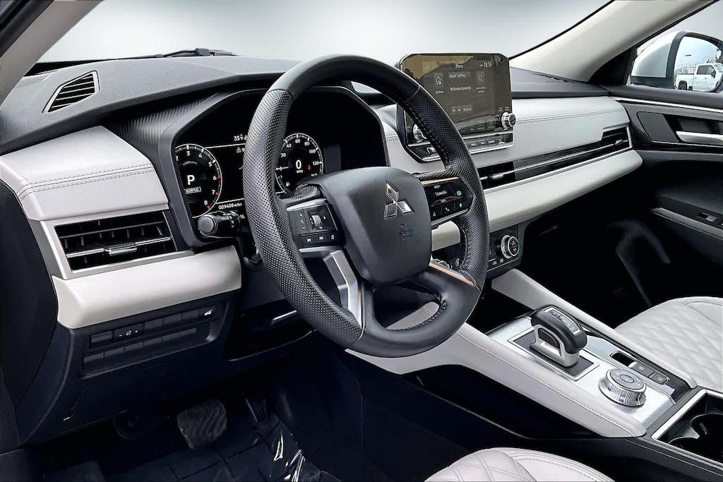 Used 2024 Mitsubishi Outlander SEL SUV