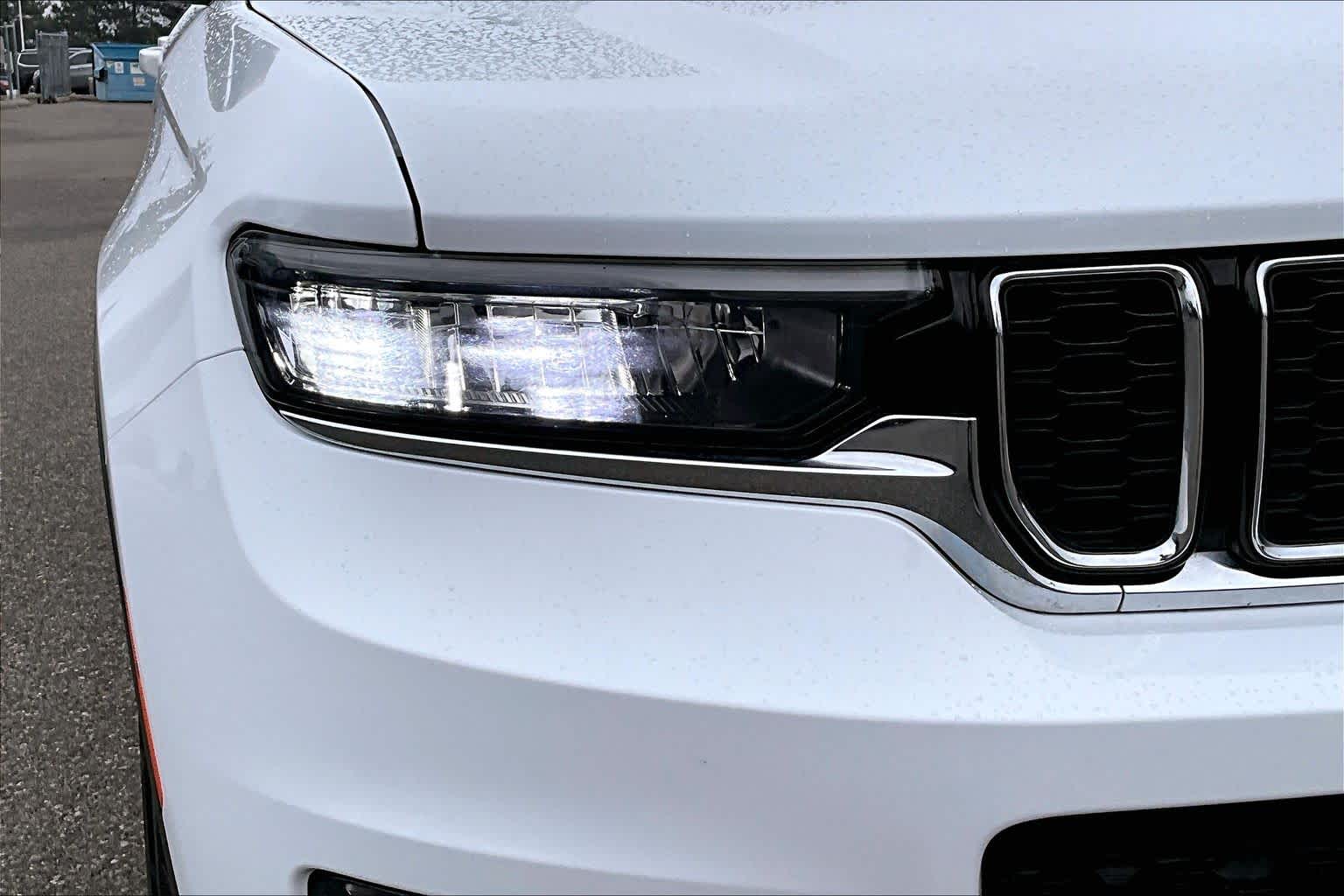 Thumbnail: 2023 Jeep Grand Cherokee - 32