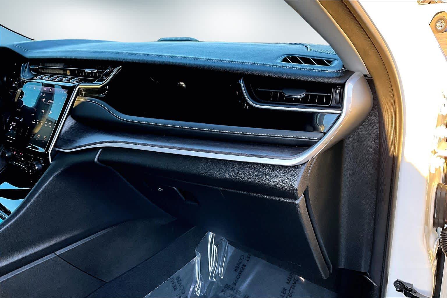 Thumbnail: 2024 Jeep Grand Cherokee - 22