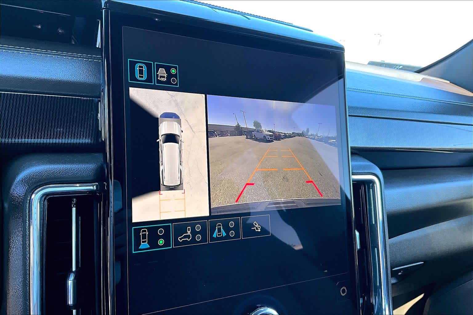 Thumbnail: 2025 GMC Yukon XL - 25