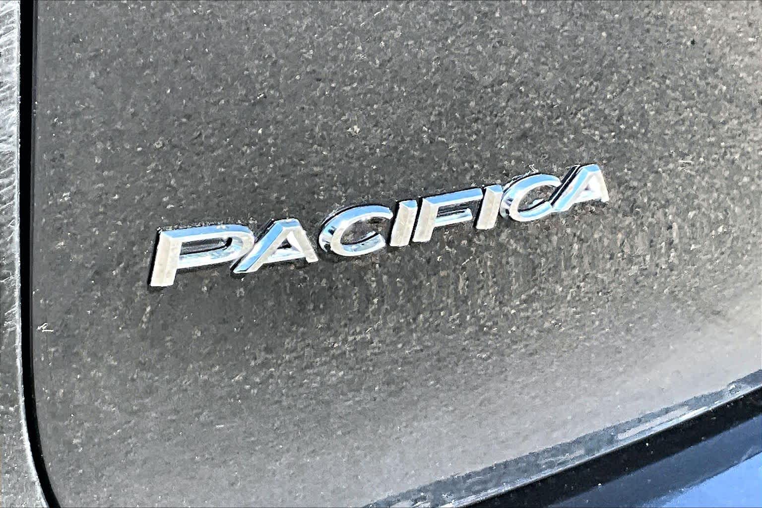 Thumbnail: 2023 Chrysler Pacifica - 5