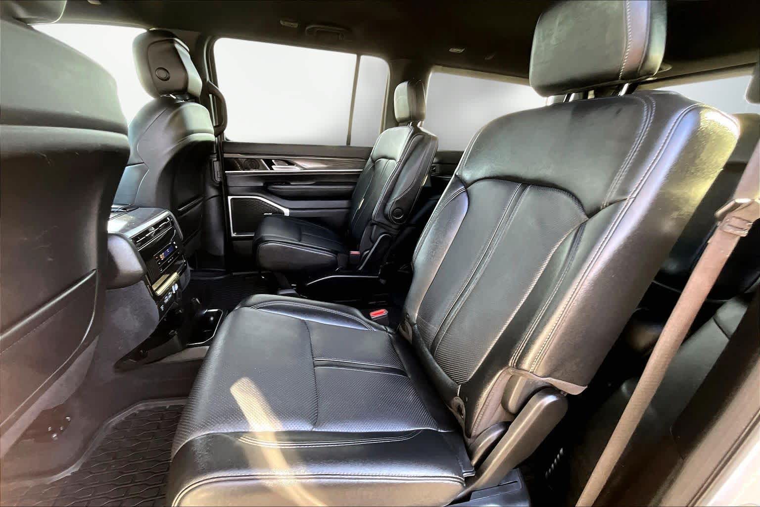 Thumbnail: 2024 Jeep Wagoneer - 29