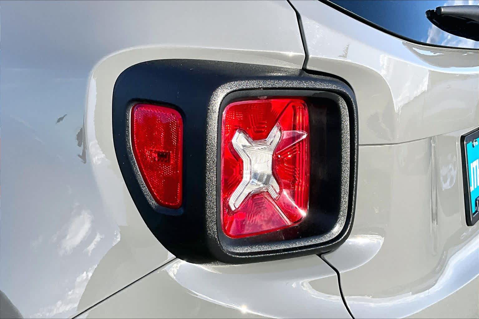 Thumbnail: 2021 Jeep Renegade - 32