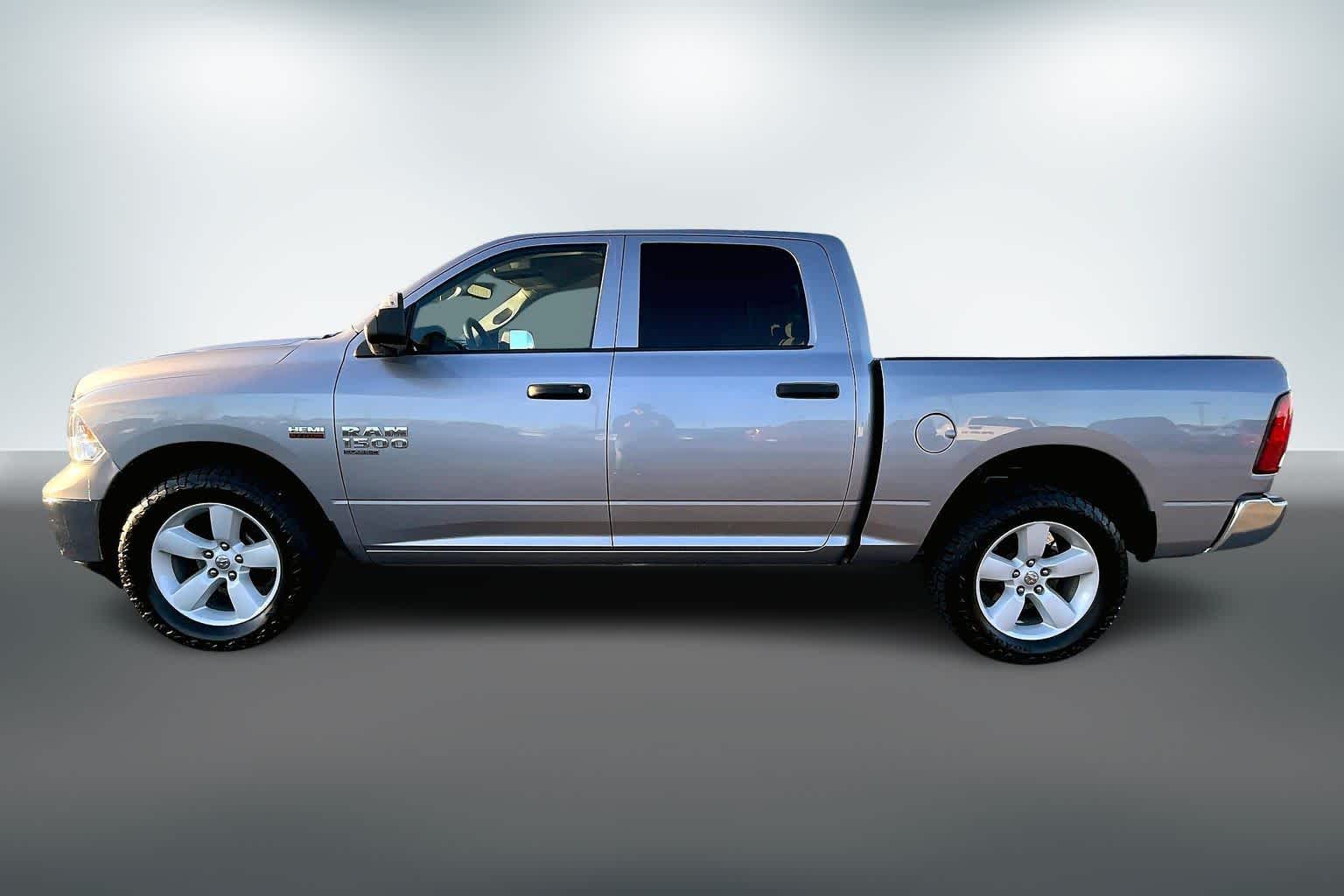 Thumbnail: 2023 RAM 1500 Classic - 3