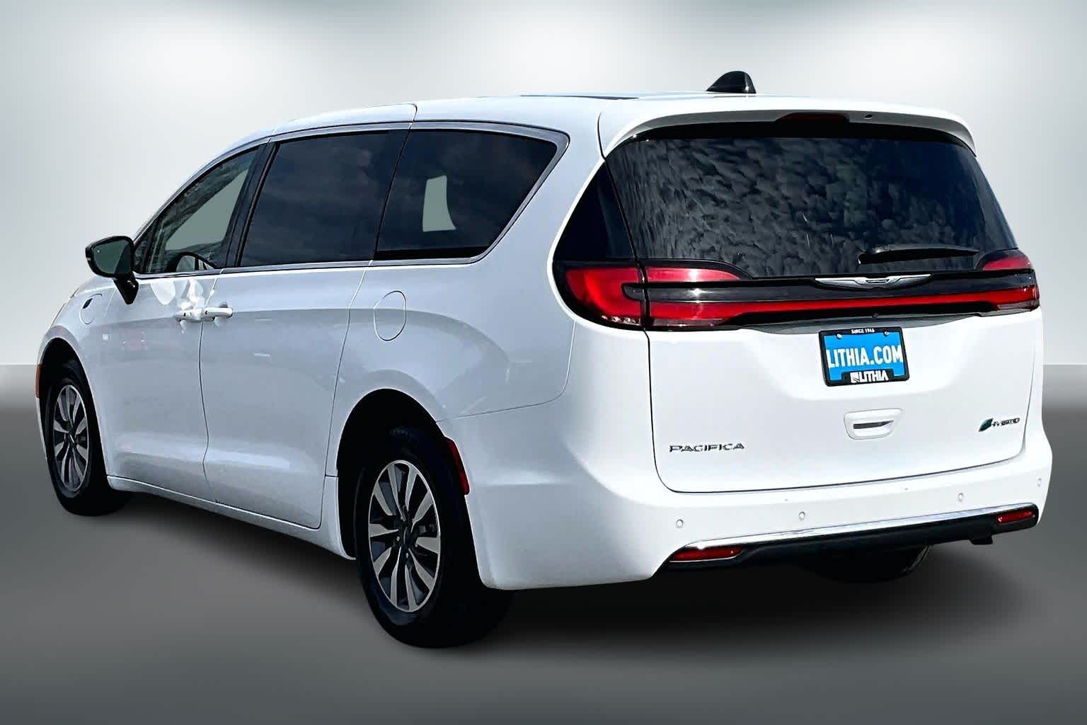 Thumbnail: 2024 Chrysler Pacifica - 4