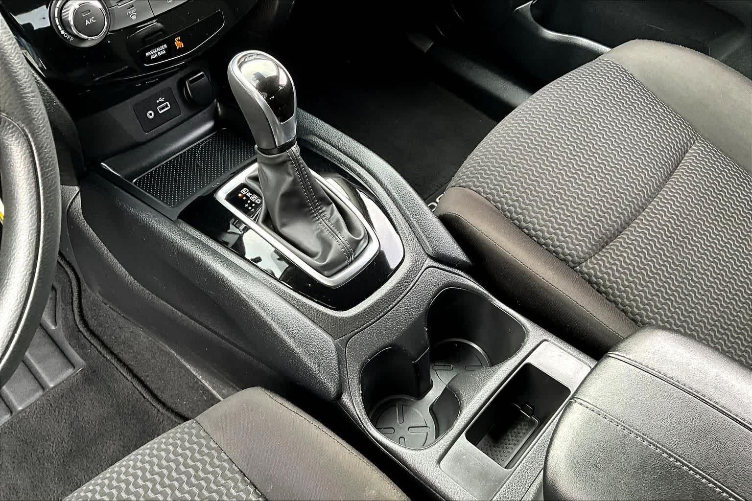 Thumbnail: 2021 Nissan Rogue Sport - 16