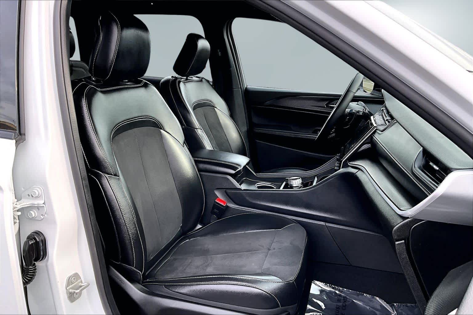 Thumbnail: 2024 Jeep Grand Cherokee - 13