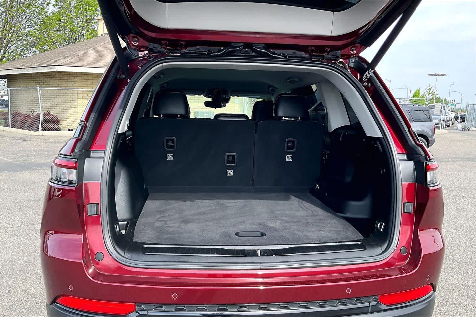 Thumbnail: 2023 Jeep Grand Cherokee - 18