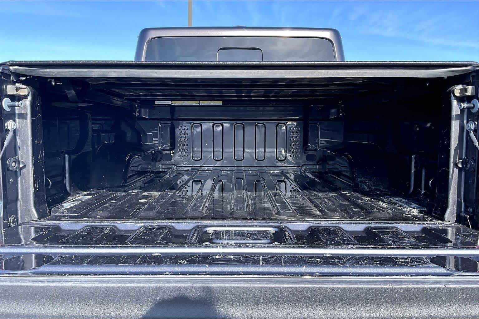 Thumbnail: 2021 Jeep Gladiator - 17