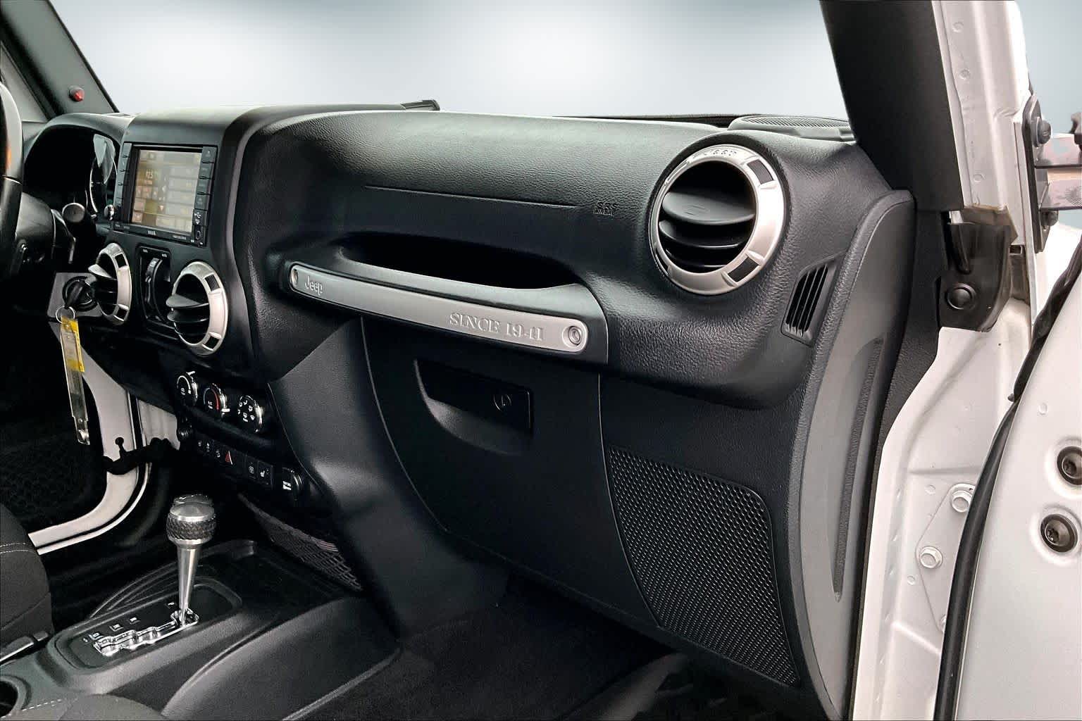 Thumbnail: 2017 Jeep Wrangler - 21