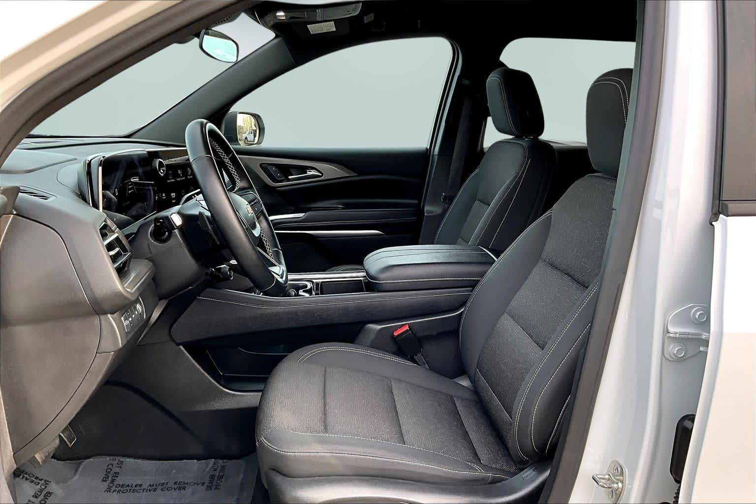 Thumbnail: 2025 Chevrolet Traverse - 11