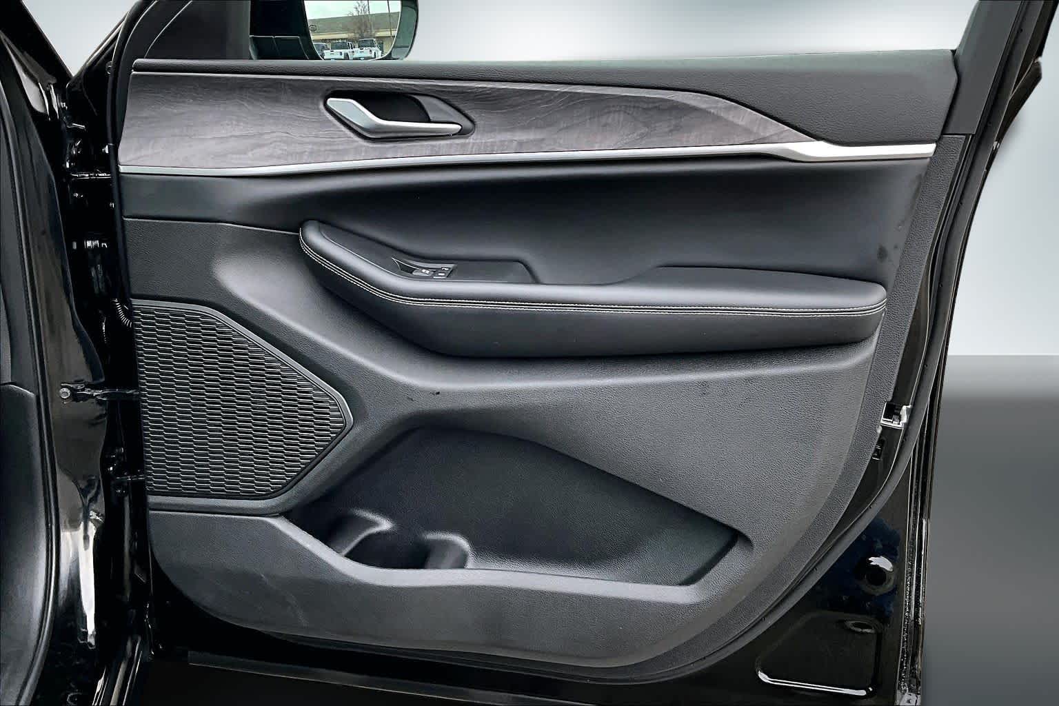 Thumbnail: 2024 Jeep Grand Cherokee L - 28