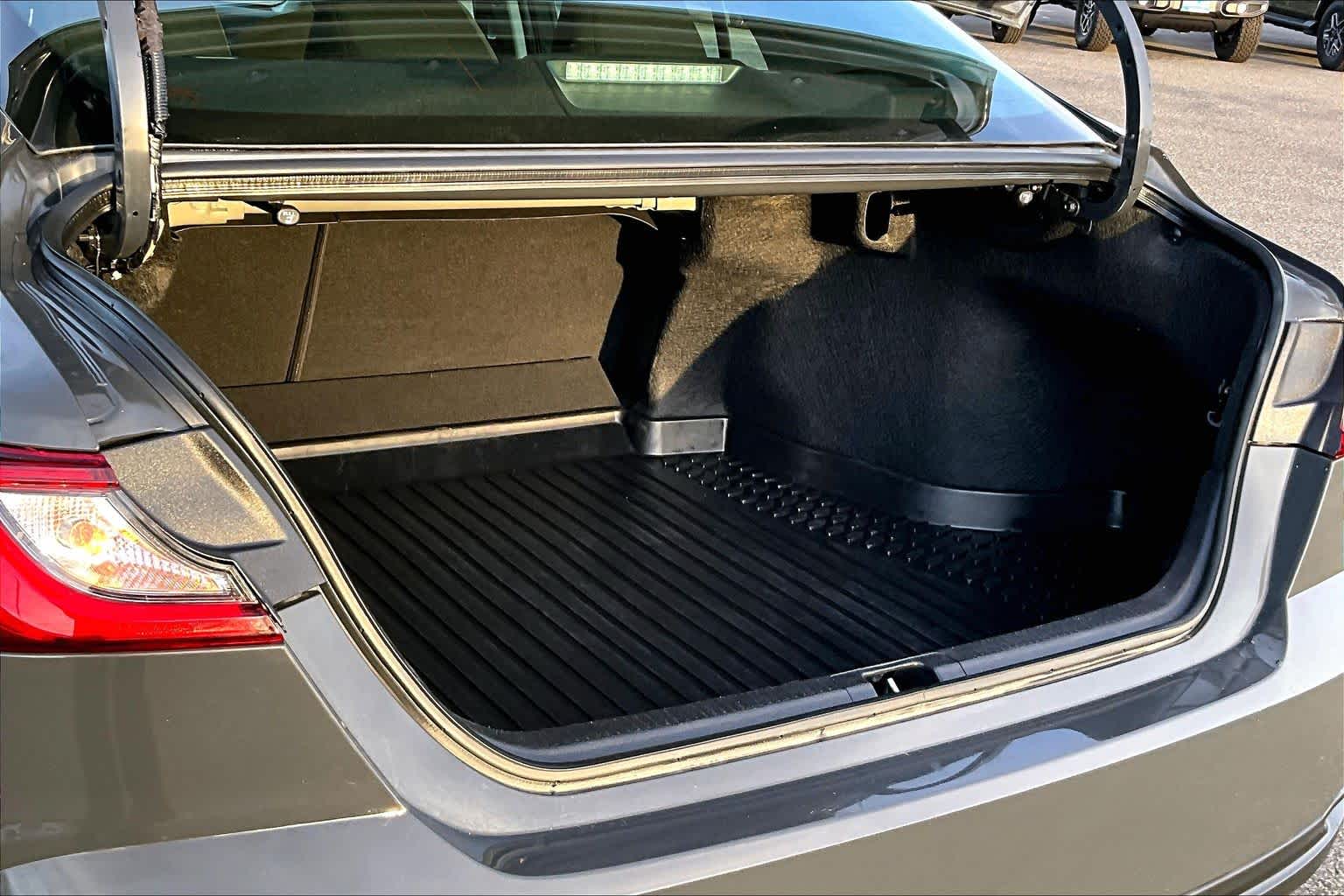 Thumbnail: 2025 Toyota Camry - 18