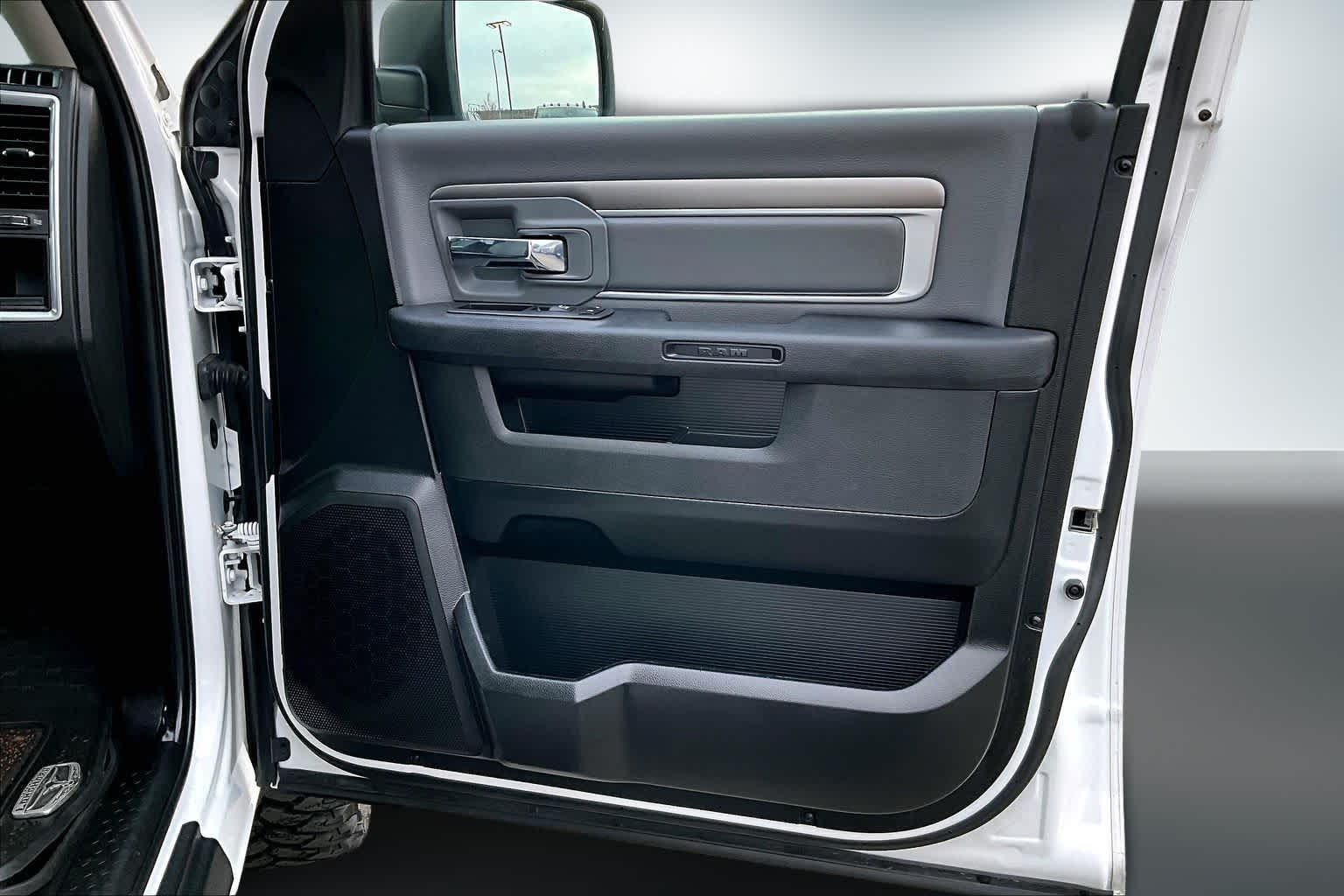 Thumbnail: 2022 RAM 1500 Classic - 28