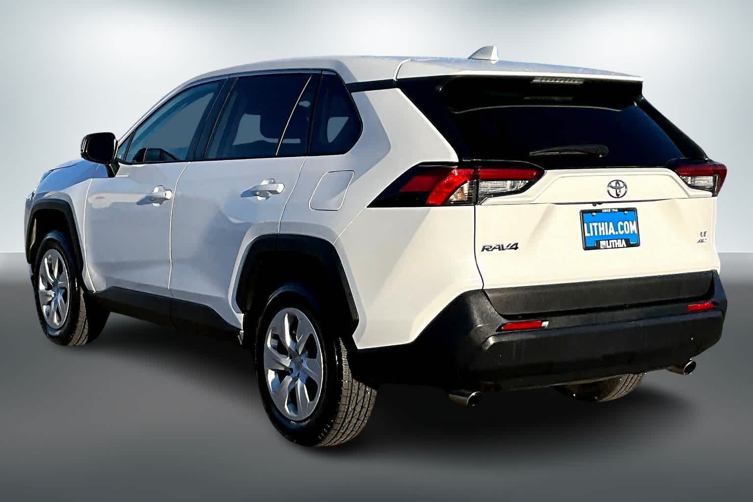 2024 Toyota RAV4 LE photo 3