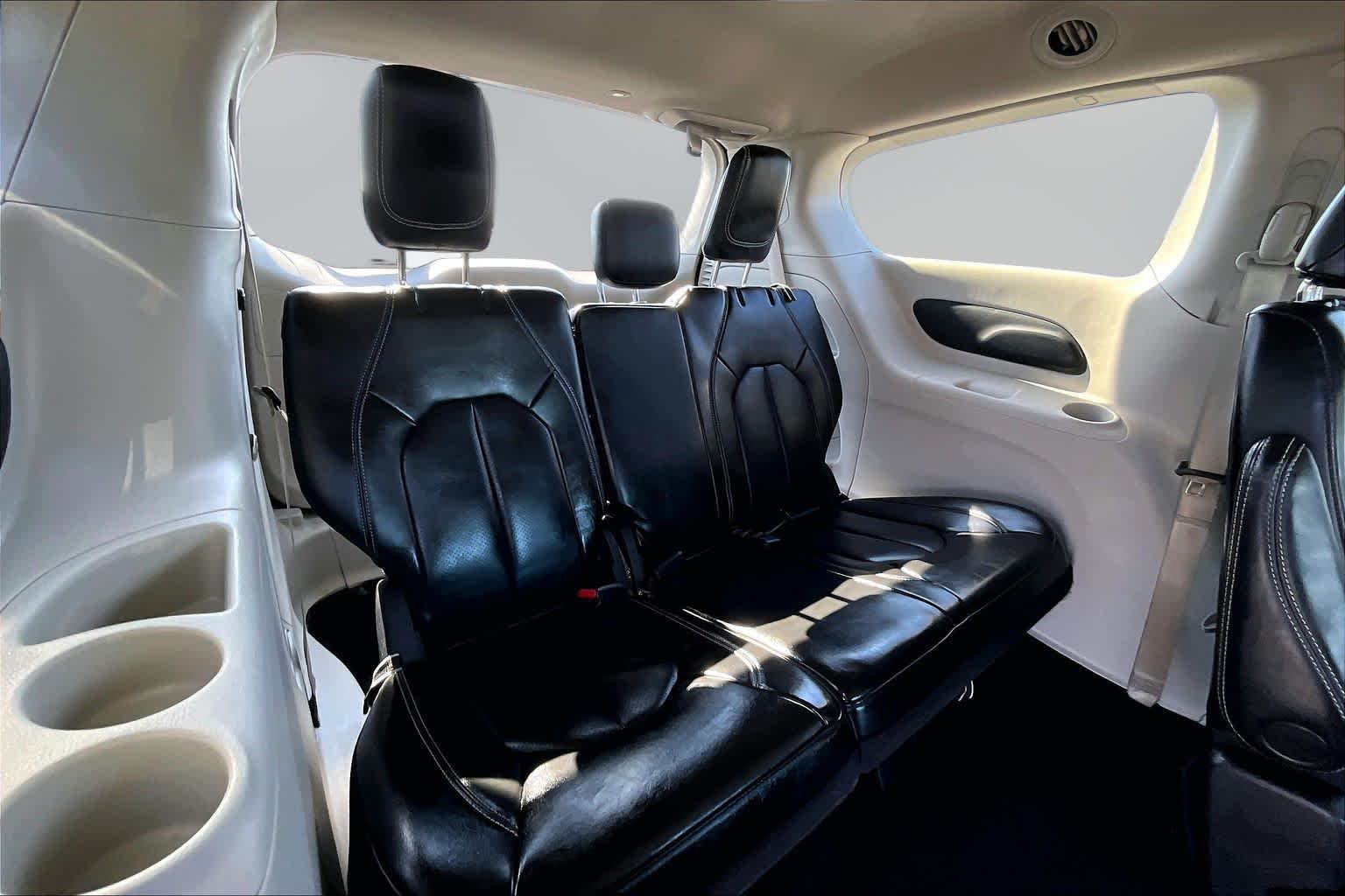 Thumbnail: 2023 Chrysler Pacifica - 29