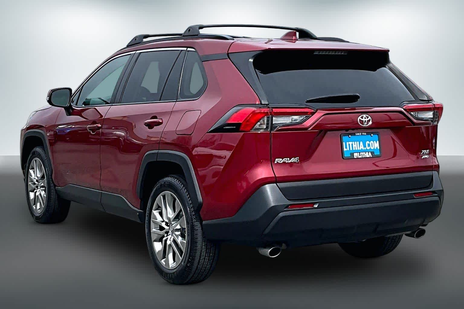 Thumbnail: 2020 Toyota RAV4 - 4