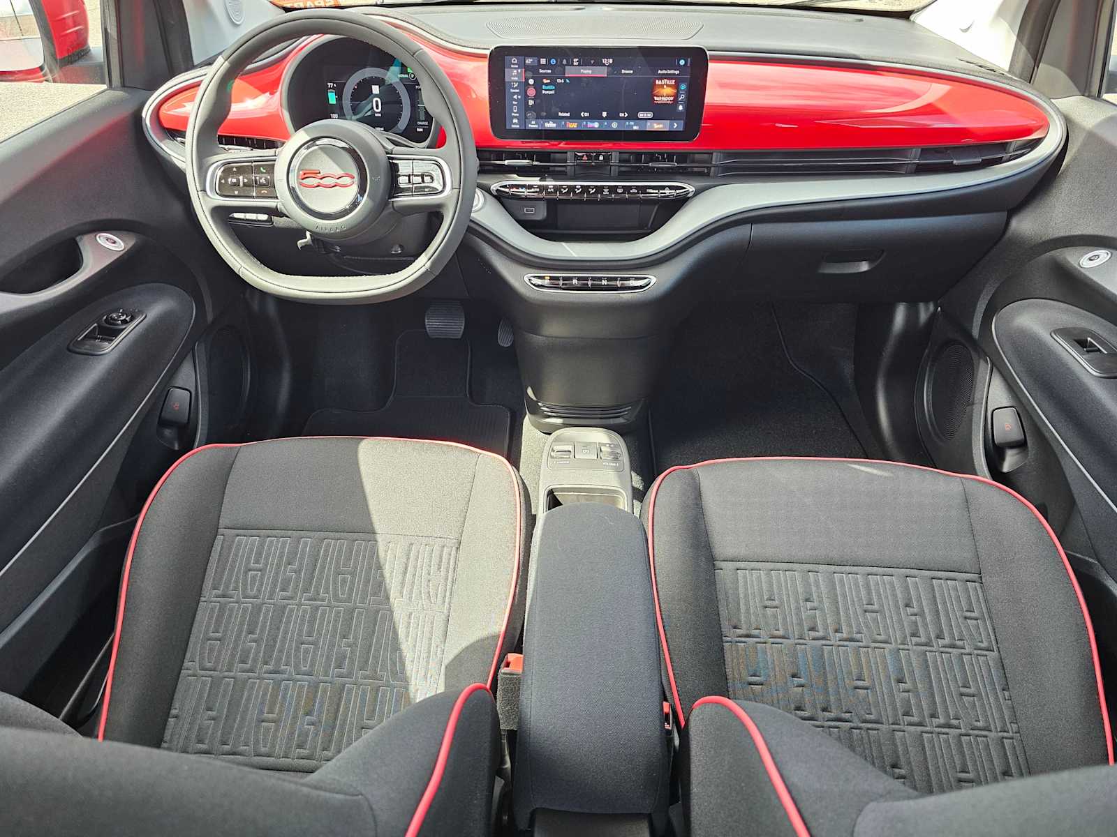 Thumbnail: 2024 Fiat 500e - 10