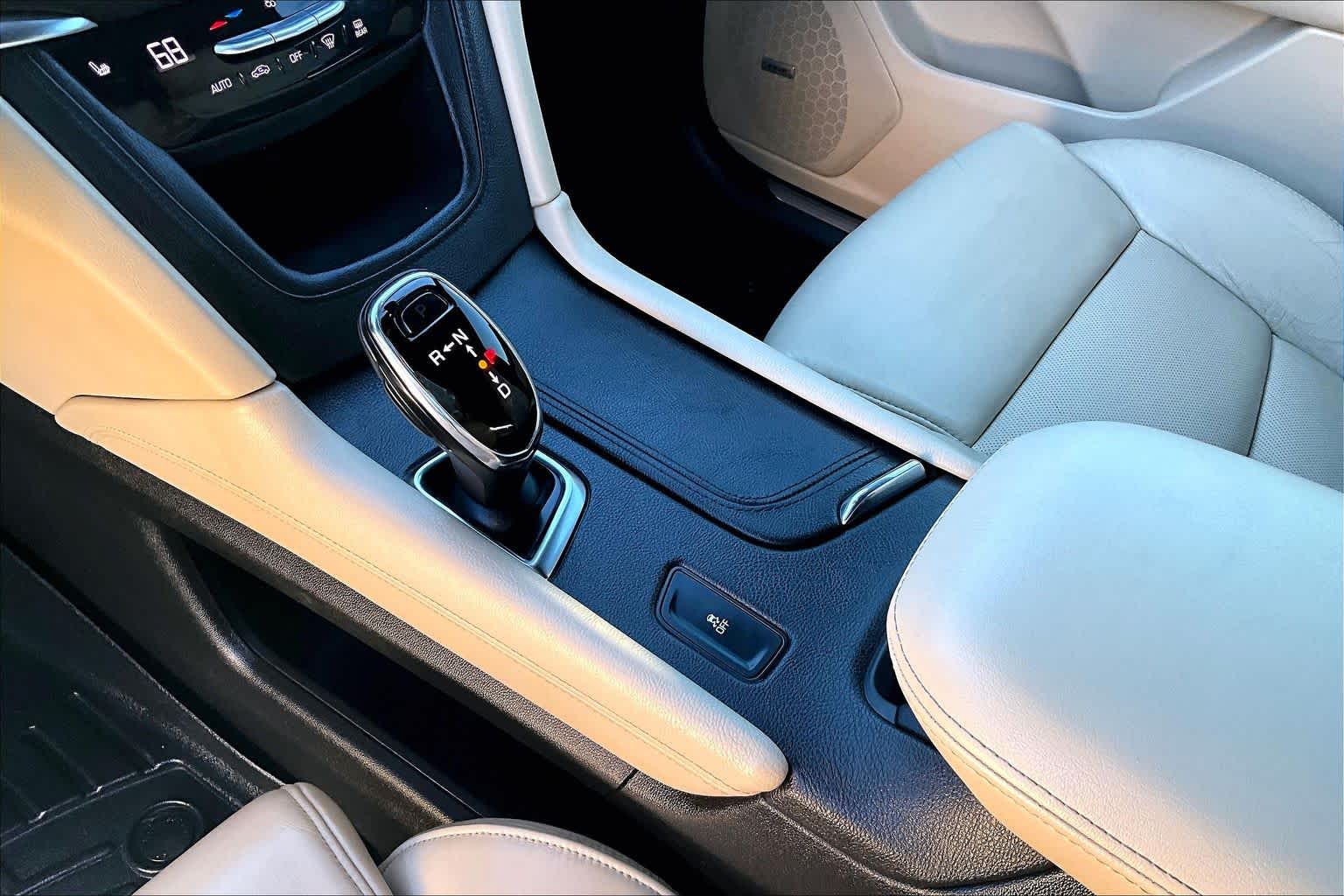 Thumbnail: 2017 Cadillac XT5 - 16