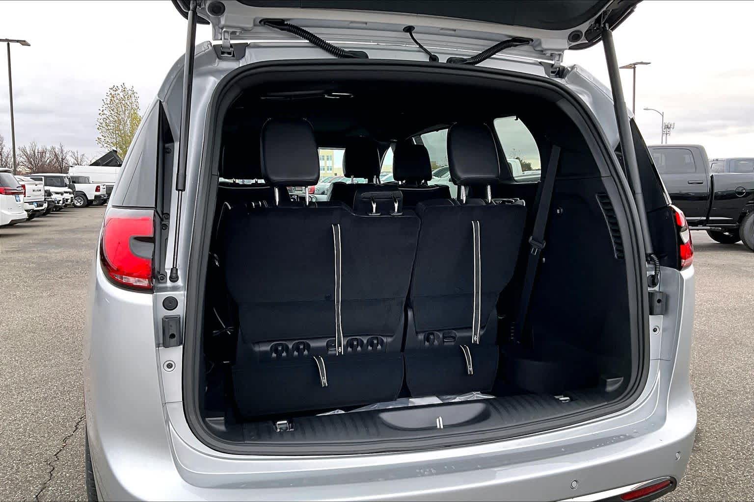 Thumbnail: 2026 Chrysler Pacifica - 19